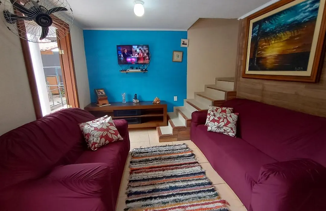 Casa com piscina em condomínio-1
