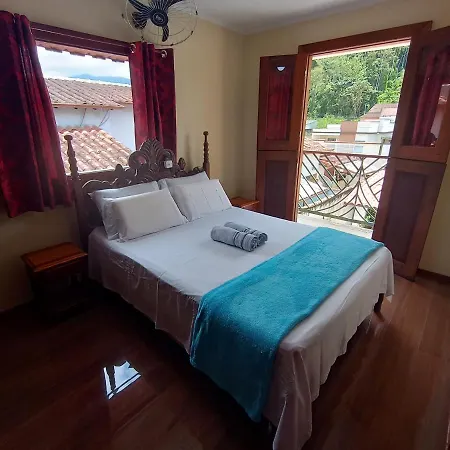Casa com piscina em condomínio-2